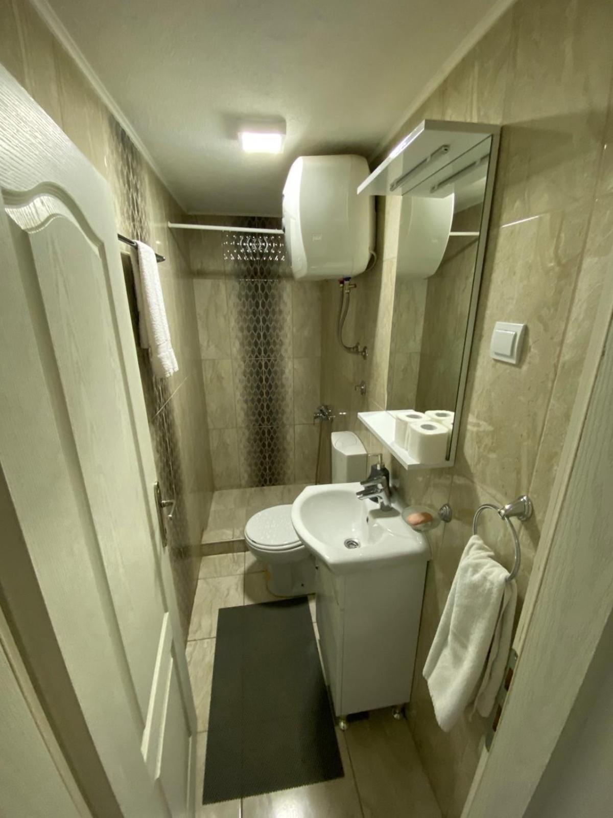 Hostel Tuzla Luaran gambar